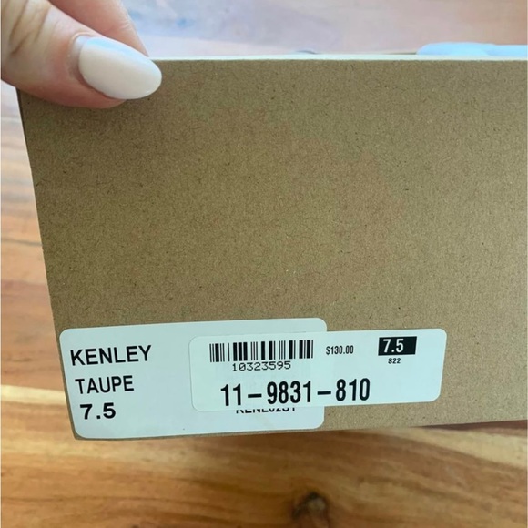 Never Worn Steve Madden Beige Heels Size 7.5 - Picture 2 of 4